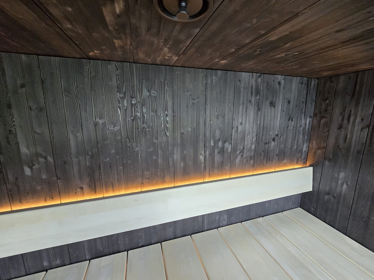 Moderni sauna kiukaalla